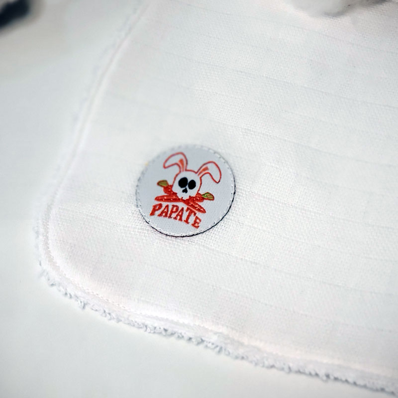 bavoir-bebe-en-coton-bio-blanc-papate-gots-logo.jpg